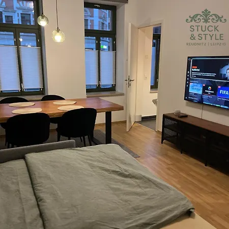 Moderne Und Barrierefreie Am Lene-voigt-park Innenstadt Stuck Und Style Reudnitz דירה *